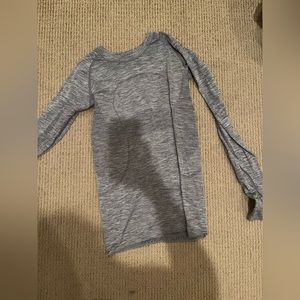 Grey lulu lemon swiftly tech, size 6